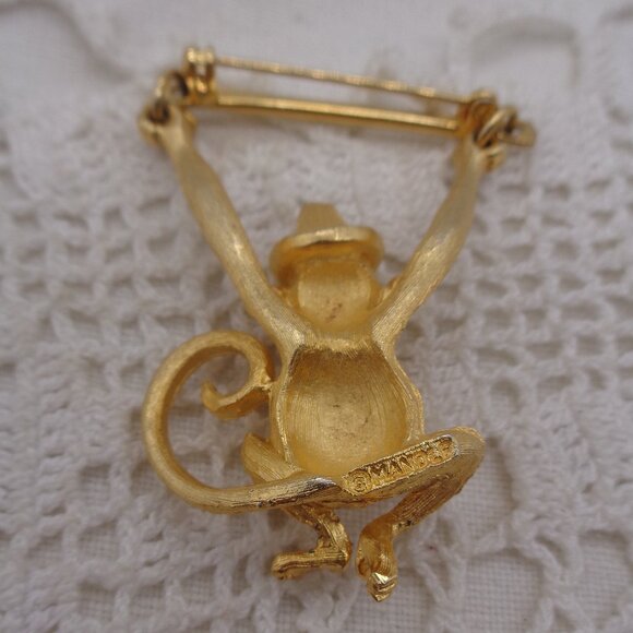 Vintage MANDLE Gold Tone Articulated Swinging MONKEY BROOCH - Picture 4 of 6